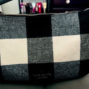 Will go fast at this price. Black and white with phone pockets in sides !